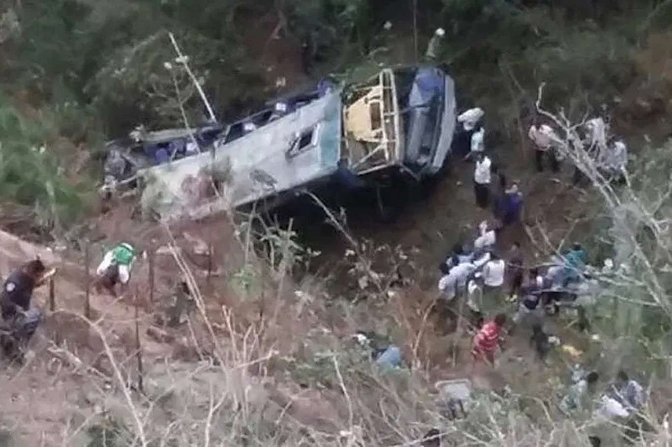 Meksika'da otobüs şarampole yuvarlandı: 31 yaralı